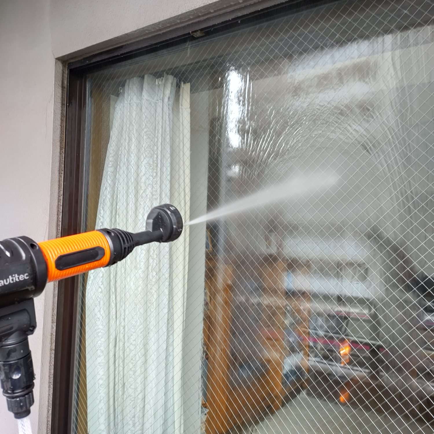 窓・網戸・ベランダの高圧洗浄